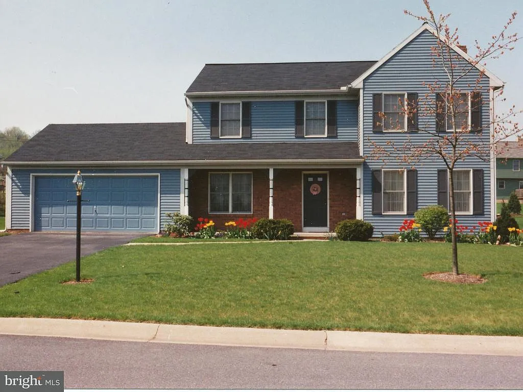 1310 Crownvetch Dr photo 1