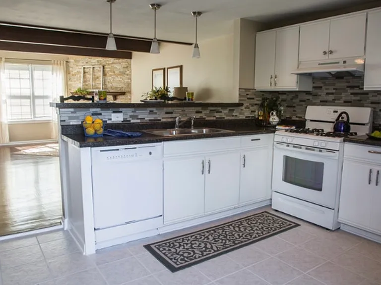 460 Meadow Hill Ln — Photo 2