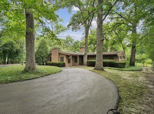 1161 Valley Rd, Lake Forest, IL 60045