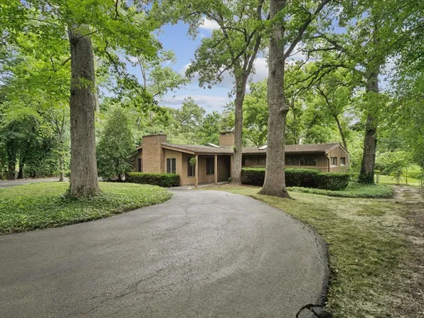 1161 Valley Rd, Lake Forest, IL 60045