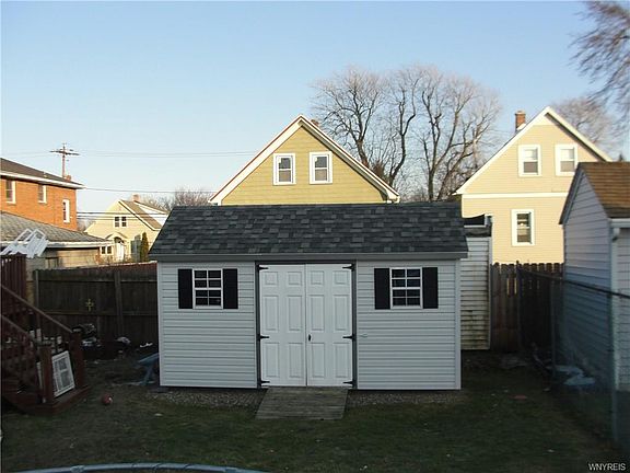 4th image of 145 Dirkson Ave