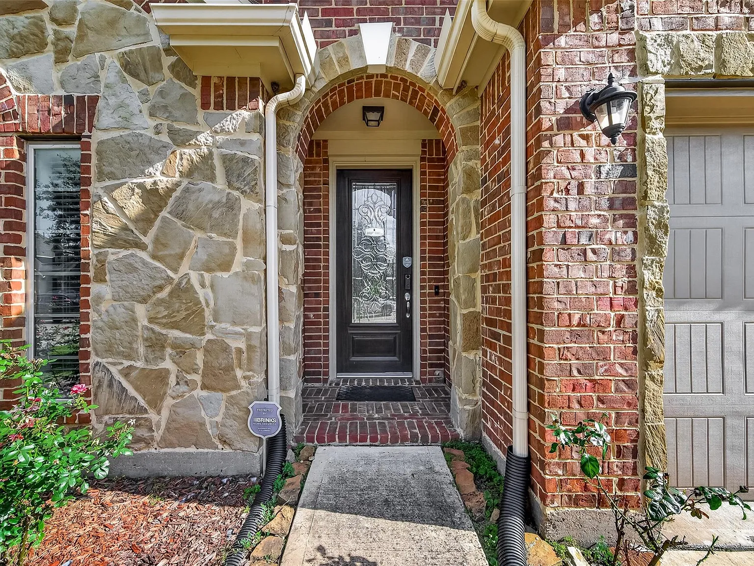 3 bed, 2.0 bath, 2099 sqft, $2,400 — Photo 4
