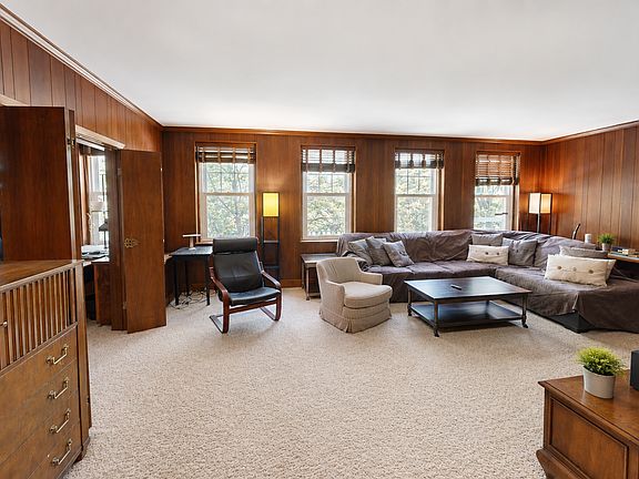 2nd image of 70 Winchester St #2
