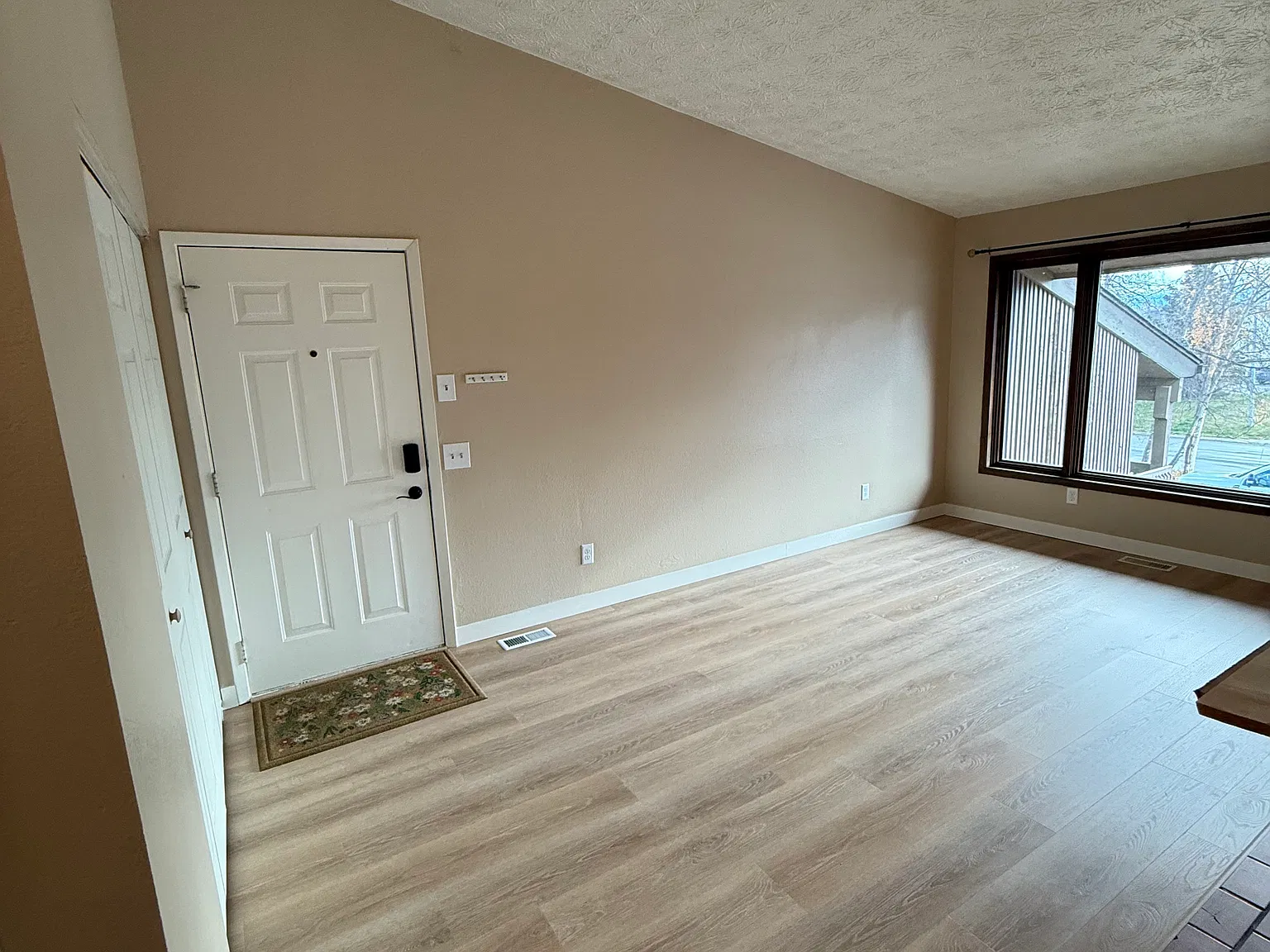 2 bed, 1016 sqft, $1,800 — Photo 2