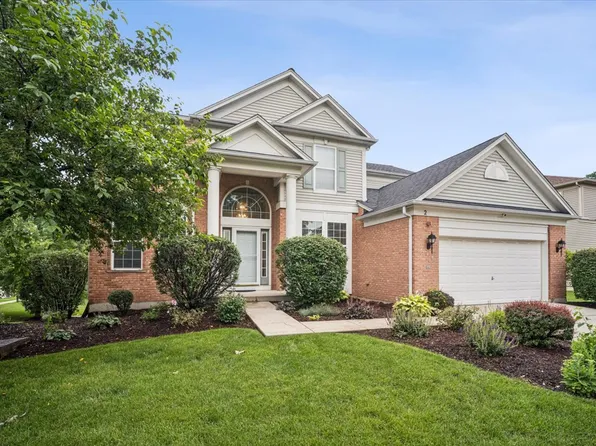 2 Springbrook Ct, Streamwood, IL 60107