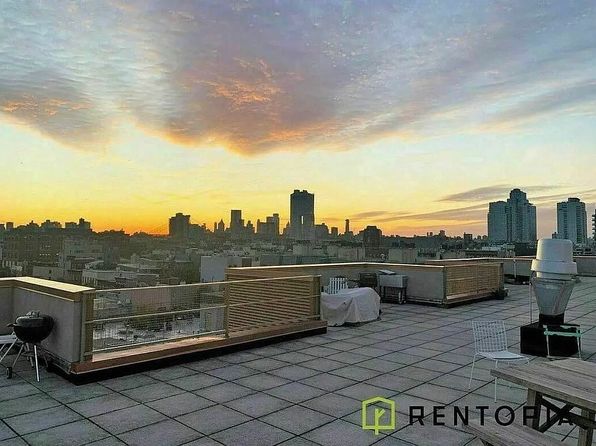 229 N 8th St #3G