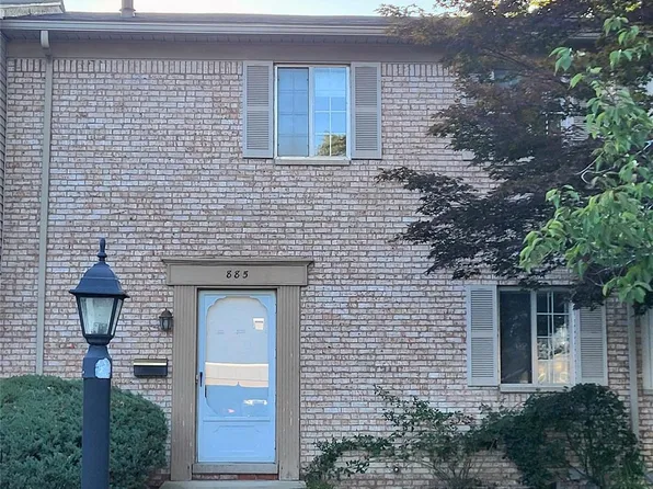 885 Kirts Blvd, Troy, MI 48084