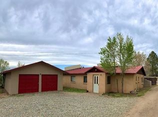 8 Mule Deer Rd, Ranchos De Taos, NM 87557