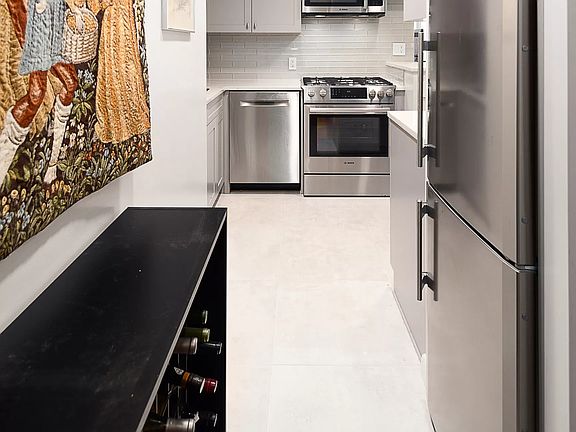 3rd image of 315 W 70th St APT 15B1