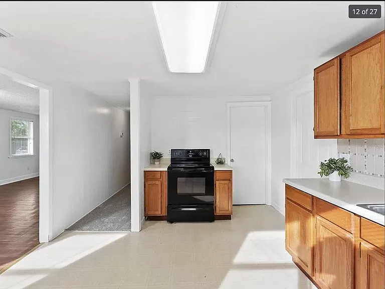 2515 Winston Ave — Photo 12