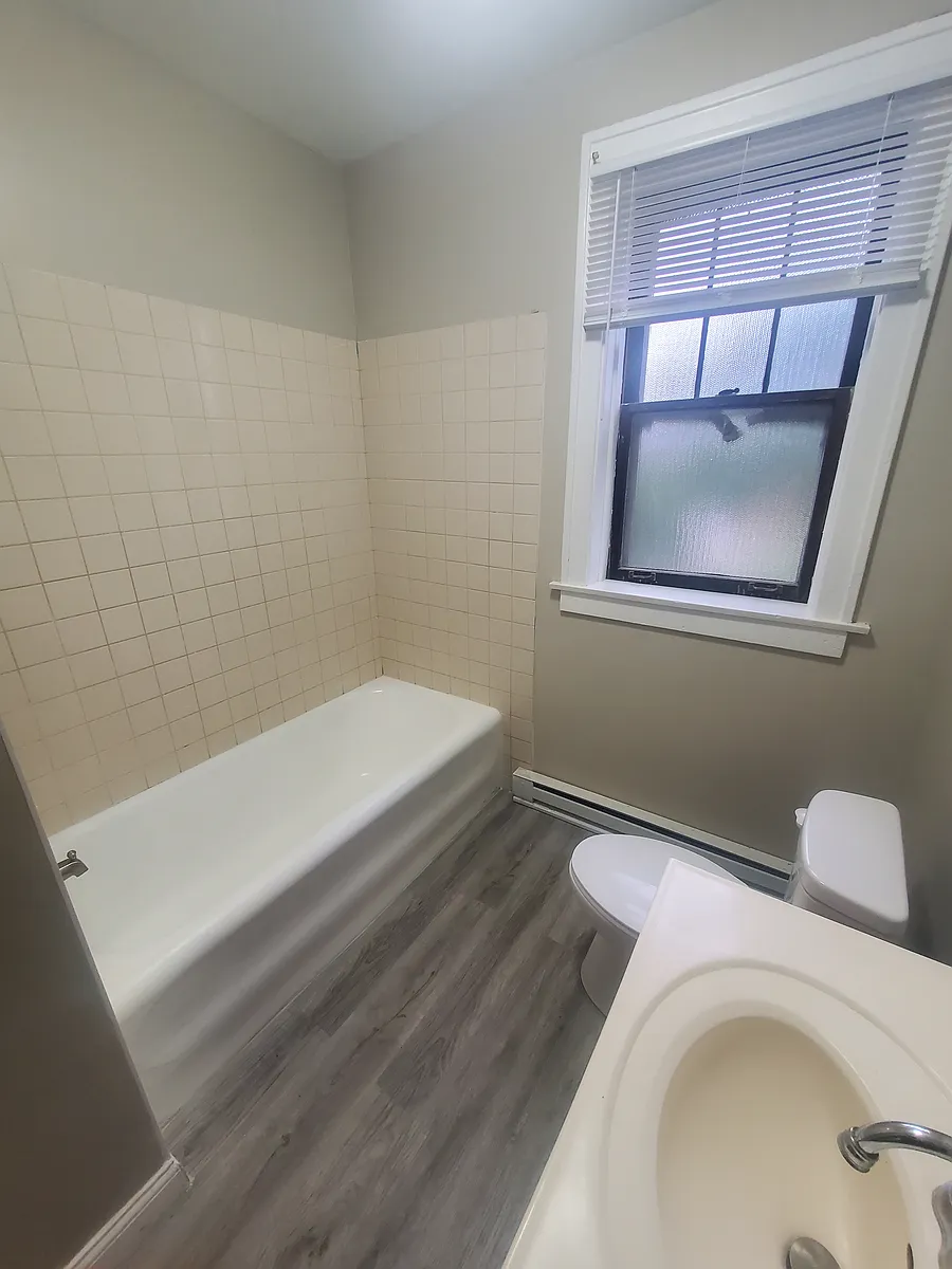 Building Photo - 5737 W 21st St #4E