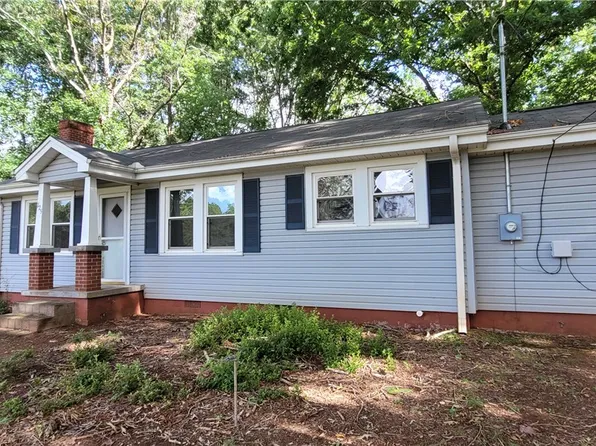 125 Indian Oaks Rd, Seneca, SC 29672