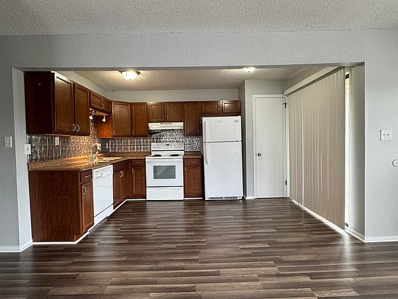 3rd image of 2422 Wynterhall Rd SE