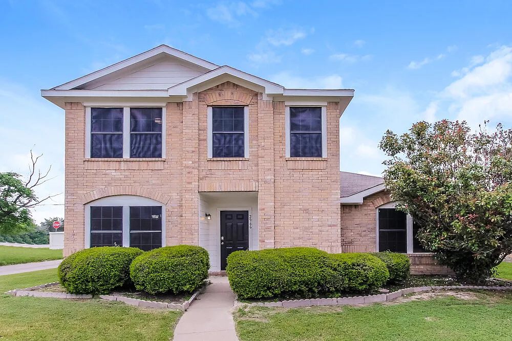 4 bed, 2.5 bath, 2285 sqft, $2,455 — Photo 1