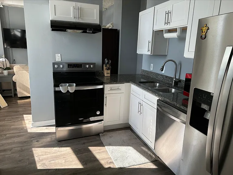 20 Marietta St NW #10E — Photo 1
