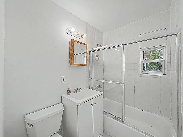 301 SE 21st Ave — Photo 3
