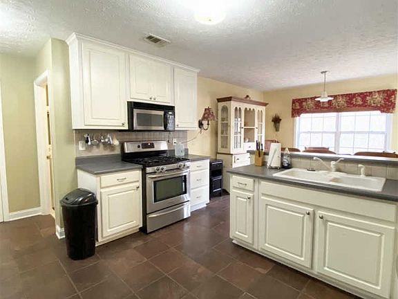 5th image of 1029 Privet Way