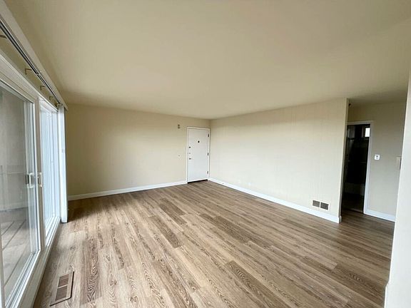 3rd image of 895 Burnett Ave #7