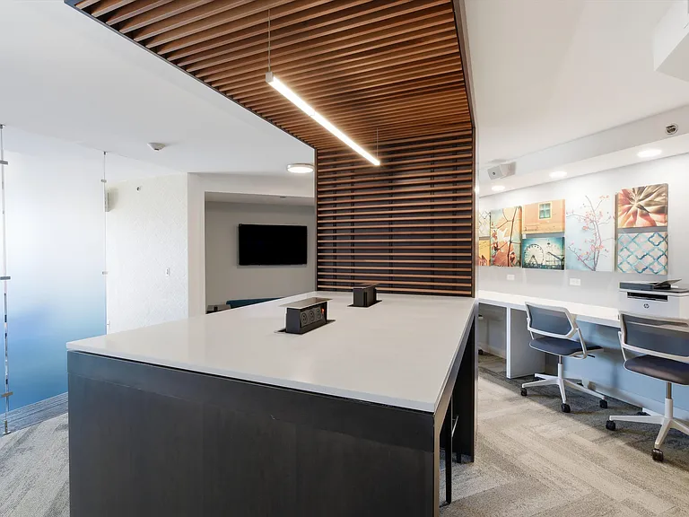 Evanston Place — Photo 21