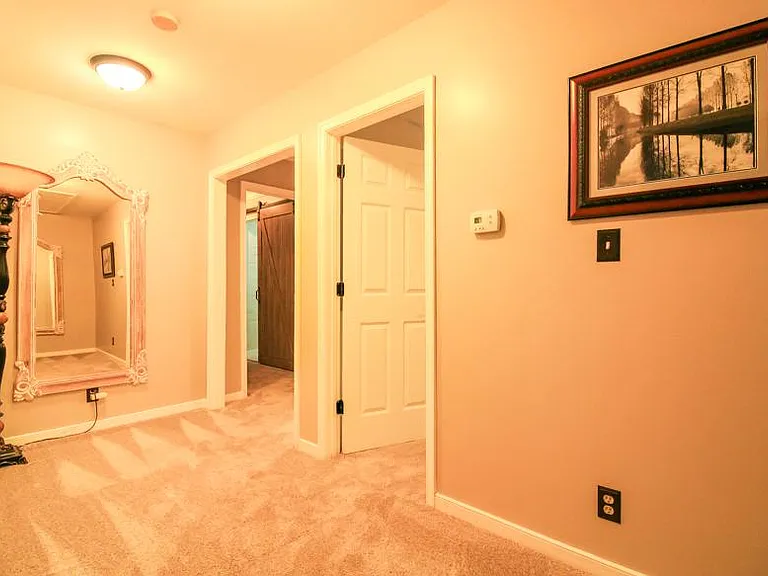 511 Riverview Ct — Photo 30