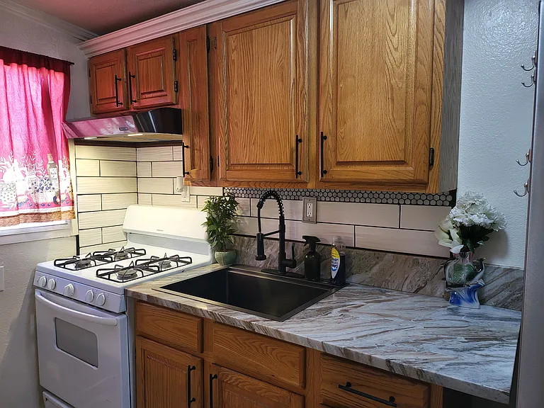 2117 W Hadley St — Photo 42