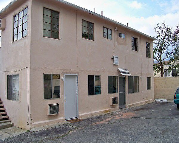 1st image of 10234 1/4 Fernglen Ave