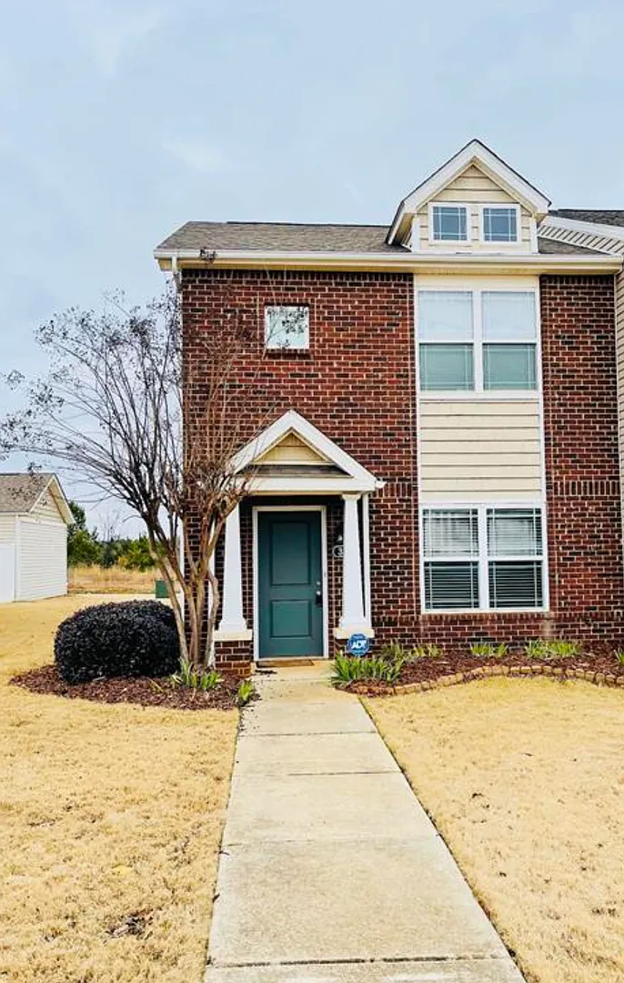 3 bed, 2.5 bath, 1228 sqft, $1,550 — Photo 1