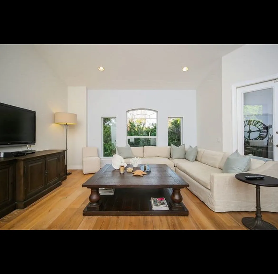 4 bed, 3.5 bath, 2700 sqft, $6,750 — Photo 2