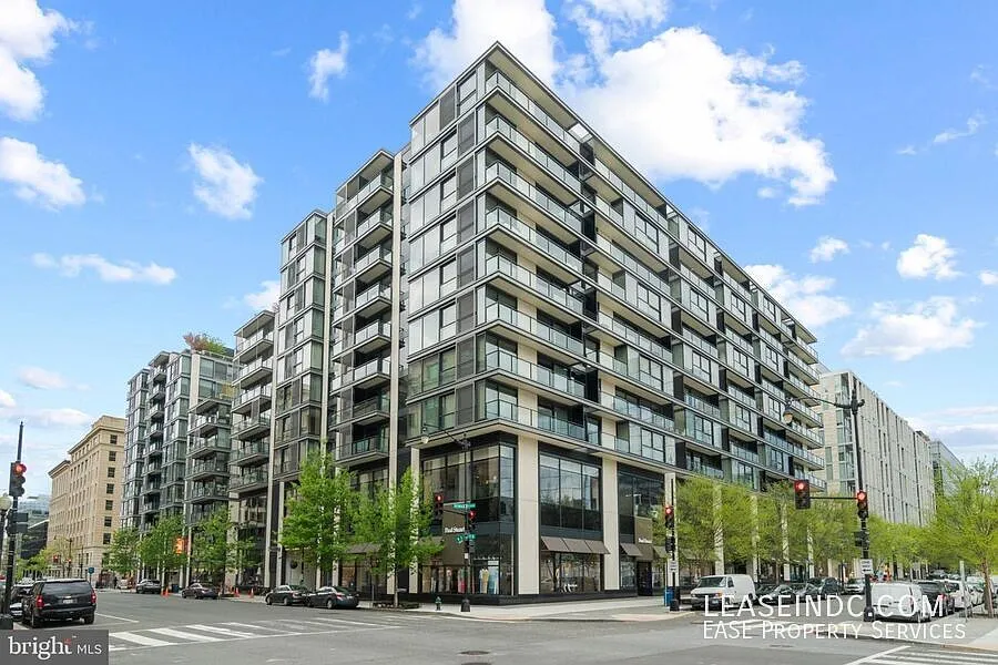 2 bed, 2.5 bath, 1124 sqft, $5,750 — Photo 1