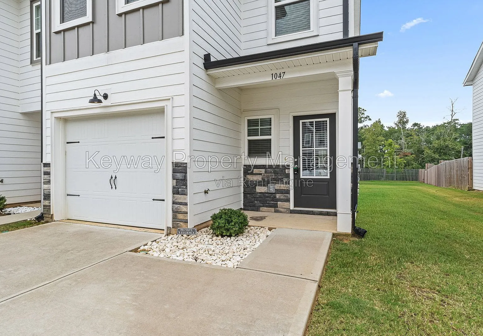 3 bed, 2.5 bath, 1540 sqft, $1,795 — Photo 2