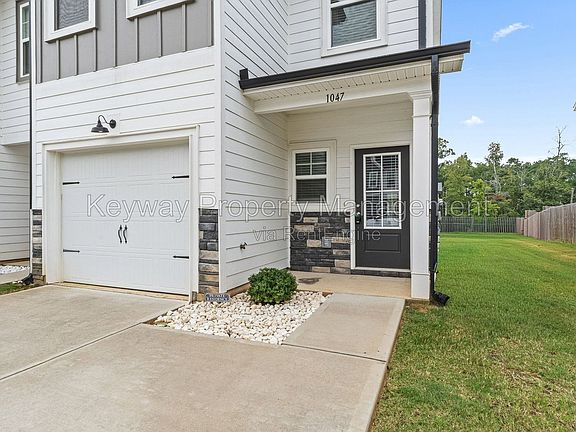 2nd image of 1047 Linsmore Ave