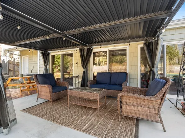 152 Country Club Ln, Brockton, MA 02301