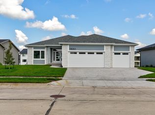 18051 Tanglewood Dr, Clive, IA 50325