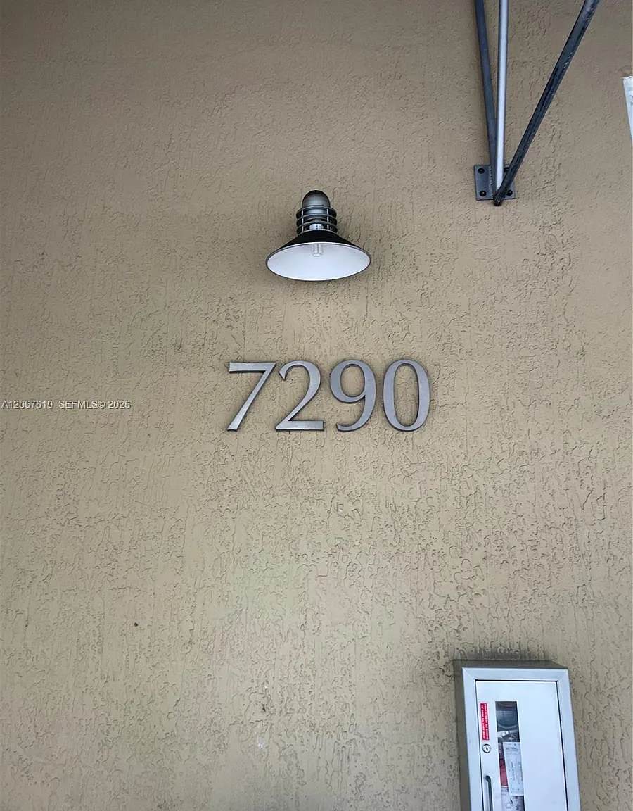 Downtown Dadeland Condo N — Photo 1