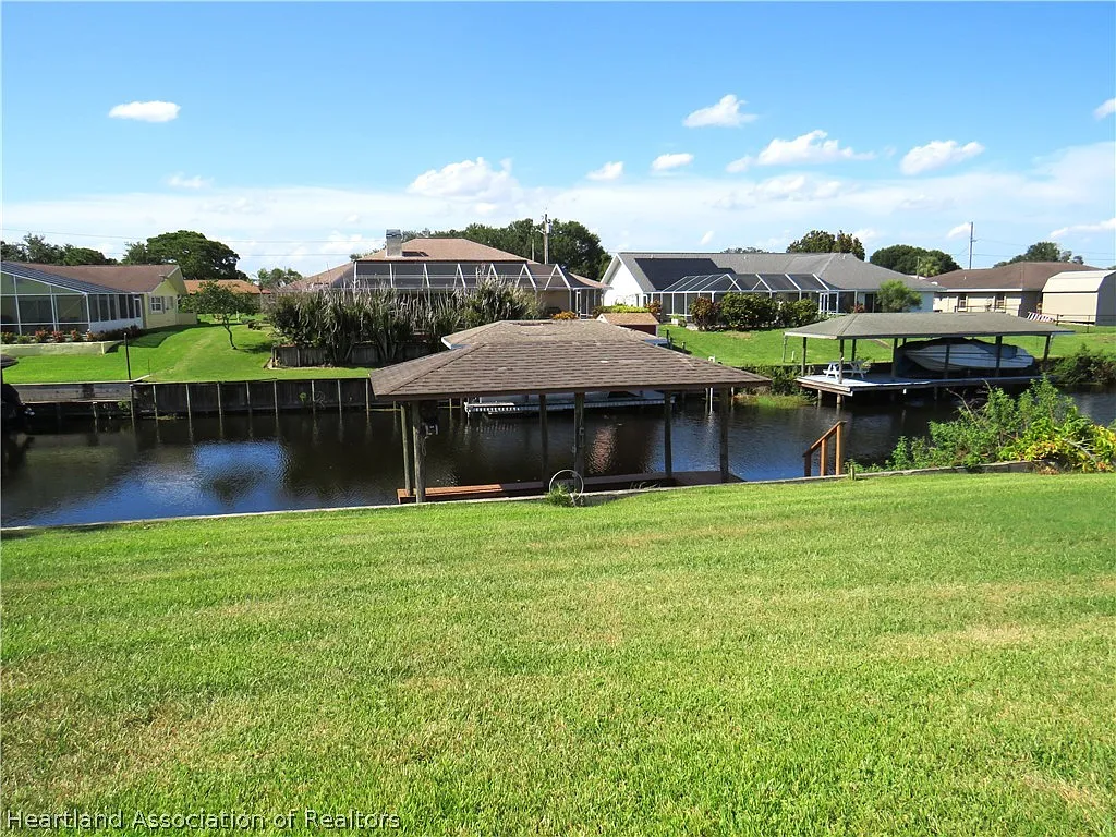 3 bed, 2.0 bath, 1844 sqft, $2,000 — Photo 4