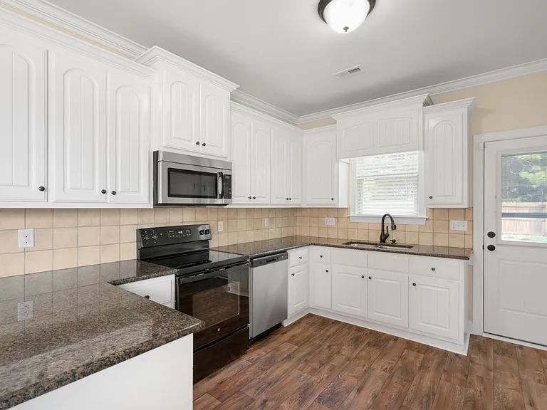 2508 Chelsea Dr NW — Photo 13