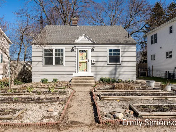 1021 Washington Ave, Grand Haven, MI 49417