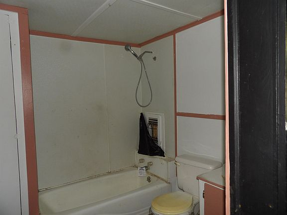 4th image of 403 Ruland St