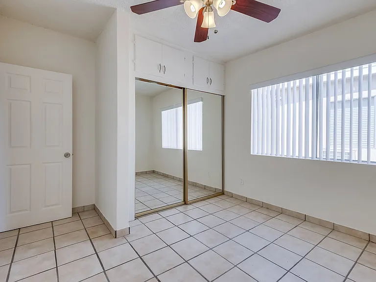 2425-2431 S Ridgeley Dr — Photo 26