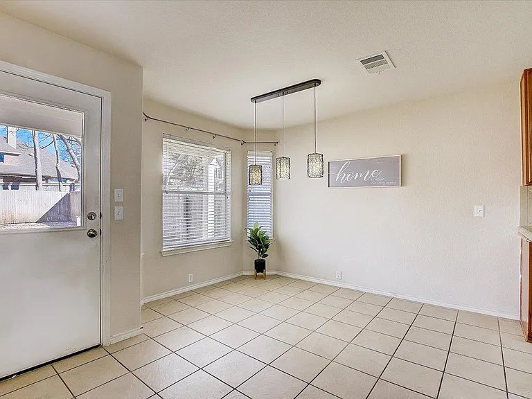 537 Golden Creek Dr — Photo 14