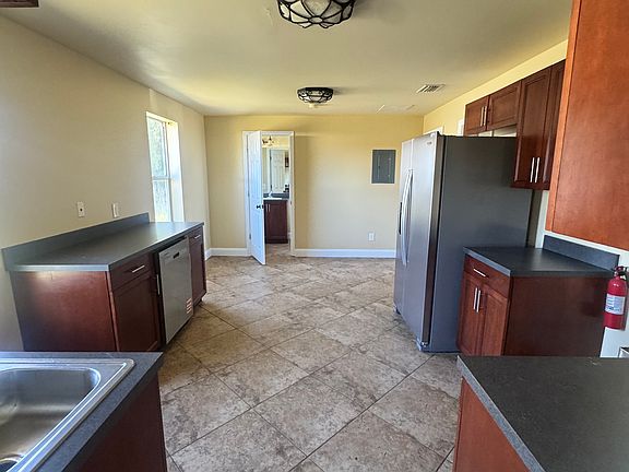Kitchen Pic 1