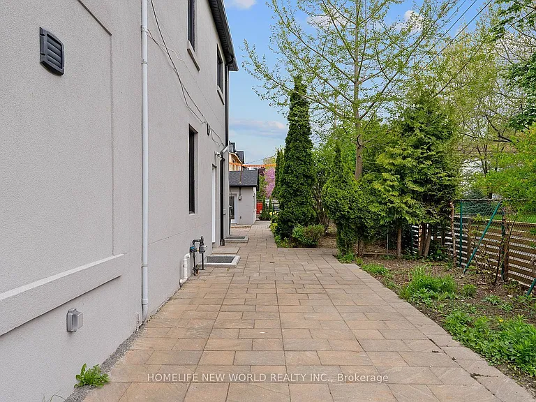 1842 Dundas St E — Photo 4