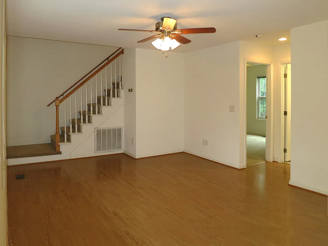3 bed, 1350 sqft, $2,450 — Photo 2