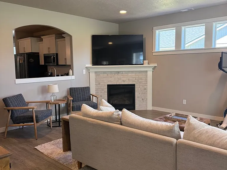 621 N Meadow Ln — Photo 4