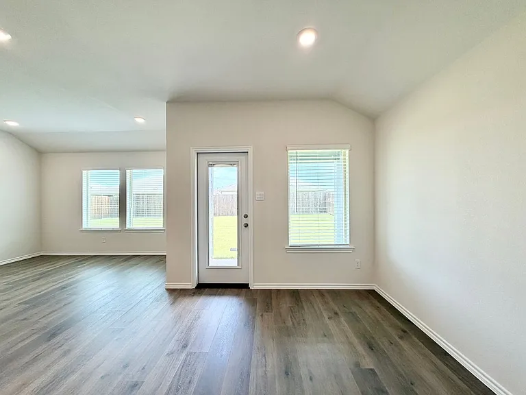 1116 Riverbrook Ln — Photo 24