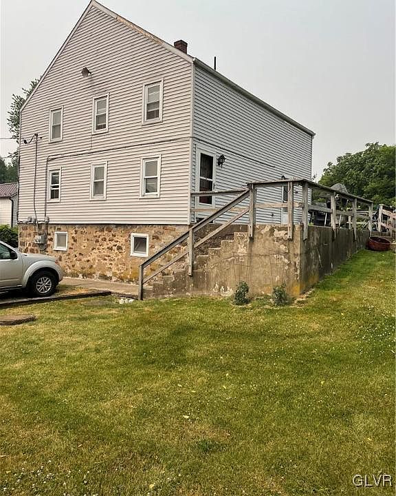 2nd image of 565 E Lawn Rd
