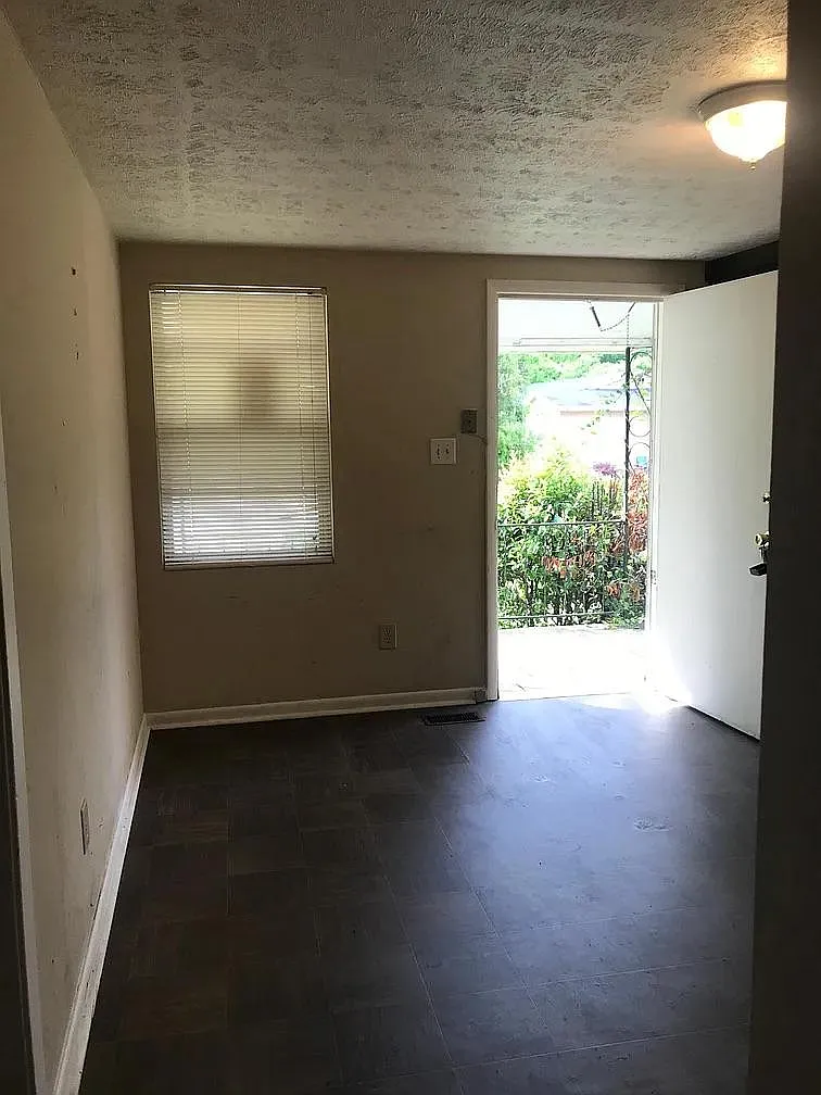 3 bed, 865 sqft, $1,000 — Photo 4