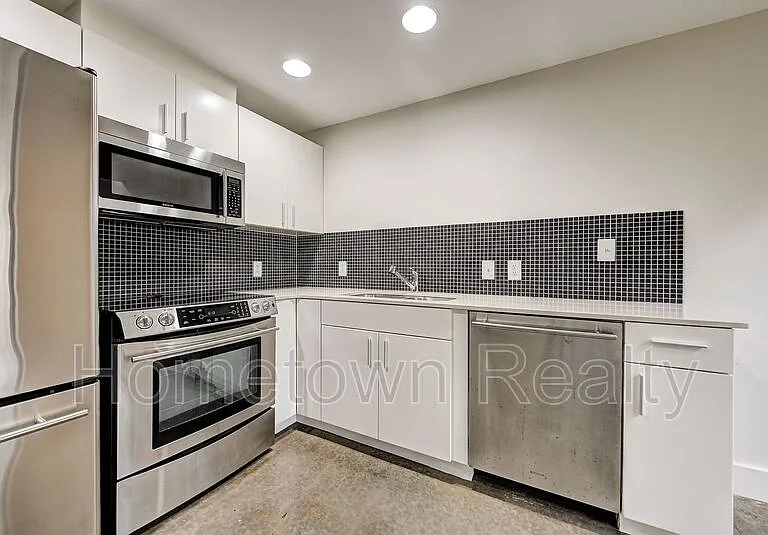 301 NE 4th St #2 — Photo 17