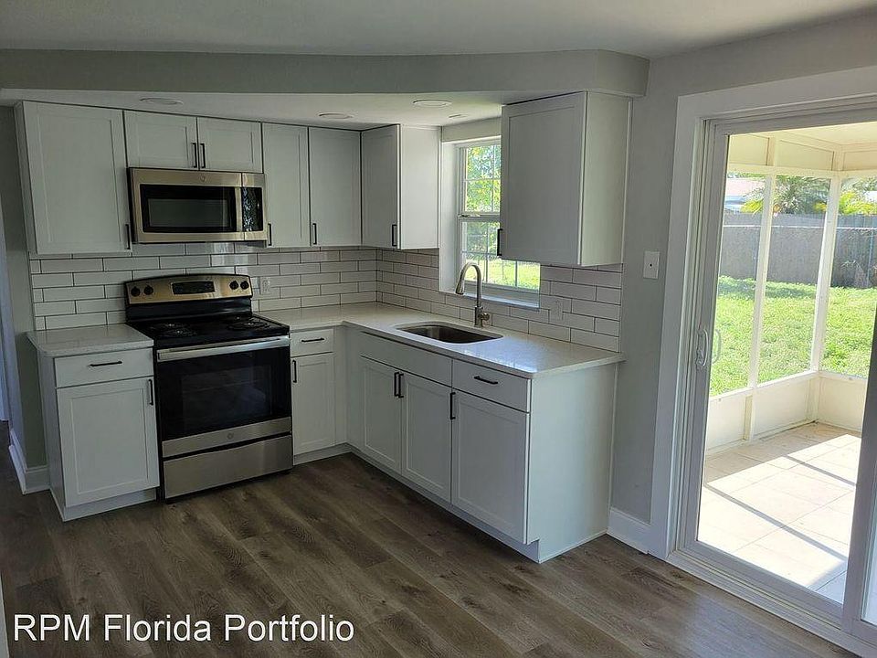 1st image of 3128 Holiday Lake Dr