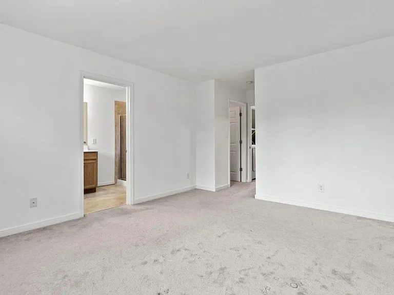 205 Monroe Point Dr — Photo 8